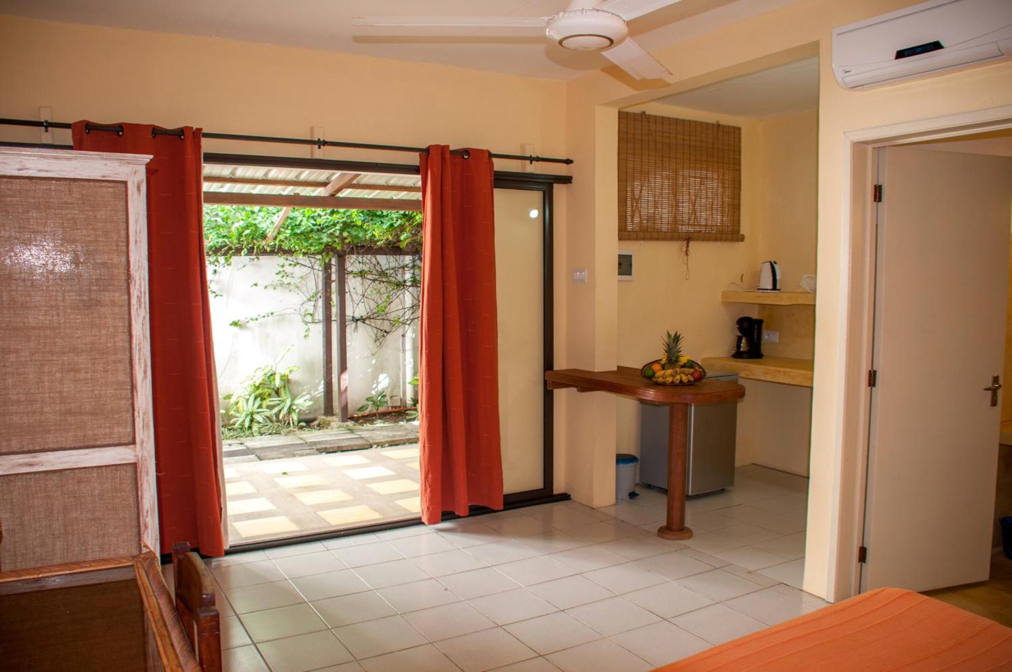 Chantauvent Guest House Blue Bay Oda fotoğraf